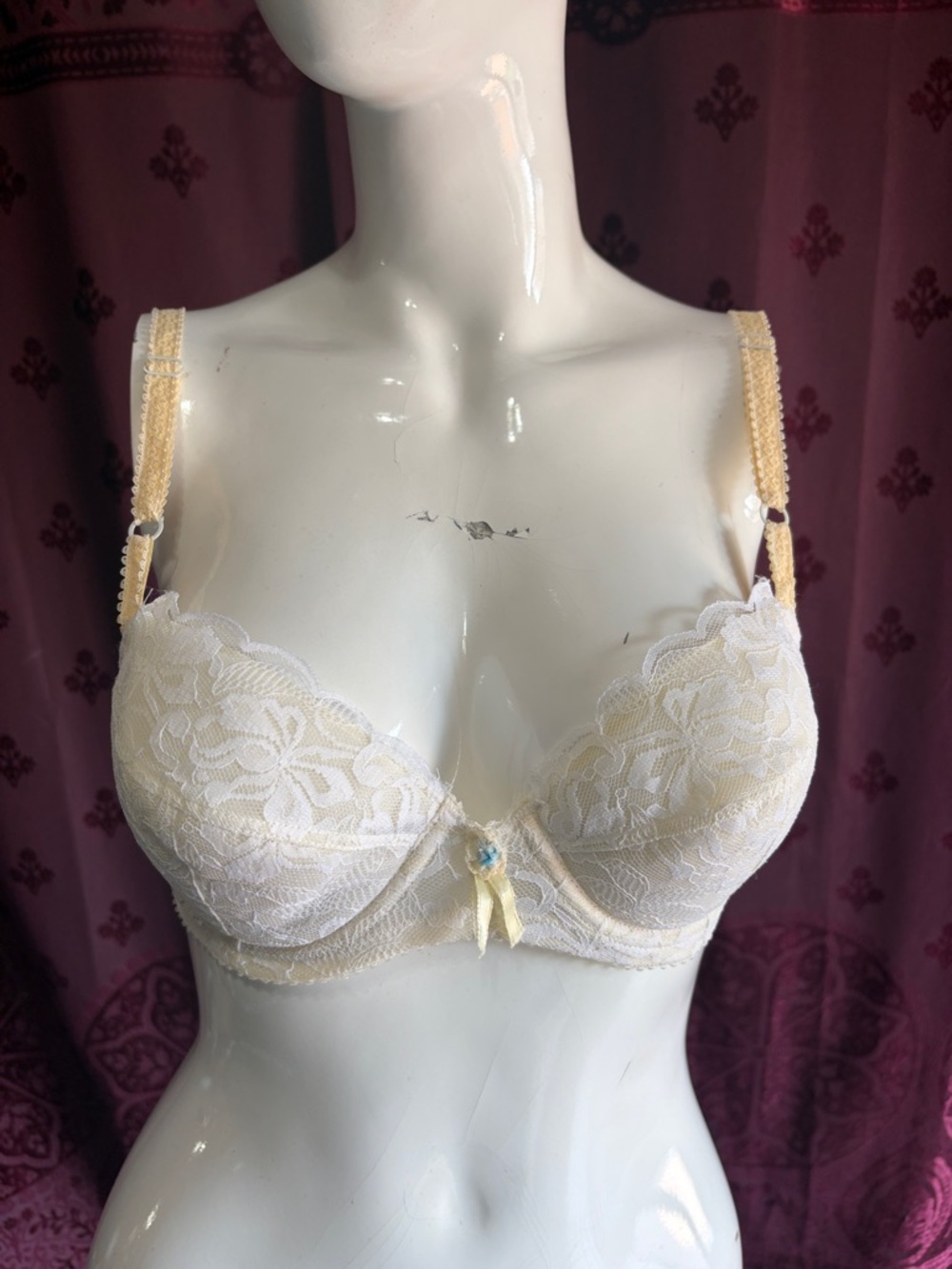 Vintage Montgomery Ward Lace Underwire Bra in Ivory and Pale Yellow 36B